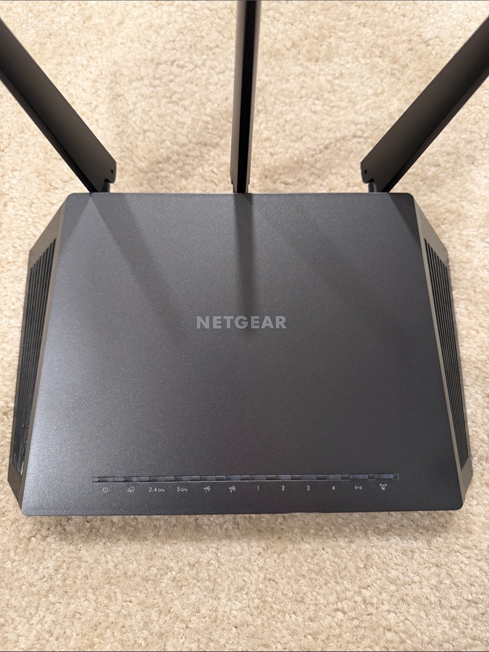 NETGEAR Nighthawk AC1900 Wireless Router with Original Packaging - Picture 2 of 10